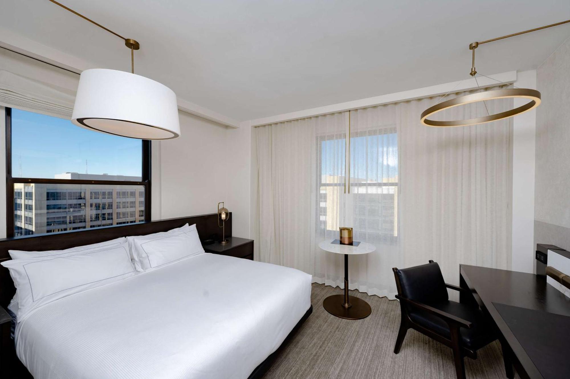 Hotel Fort Des Moines, Curio Collection By Hilton Exteriör bild
