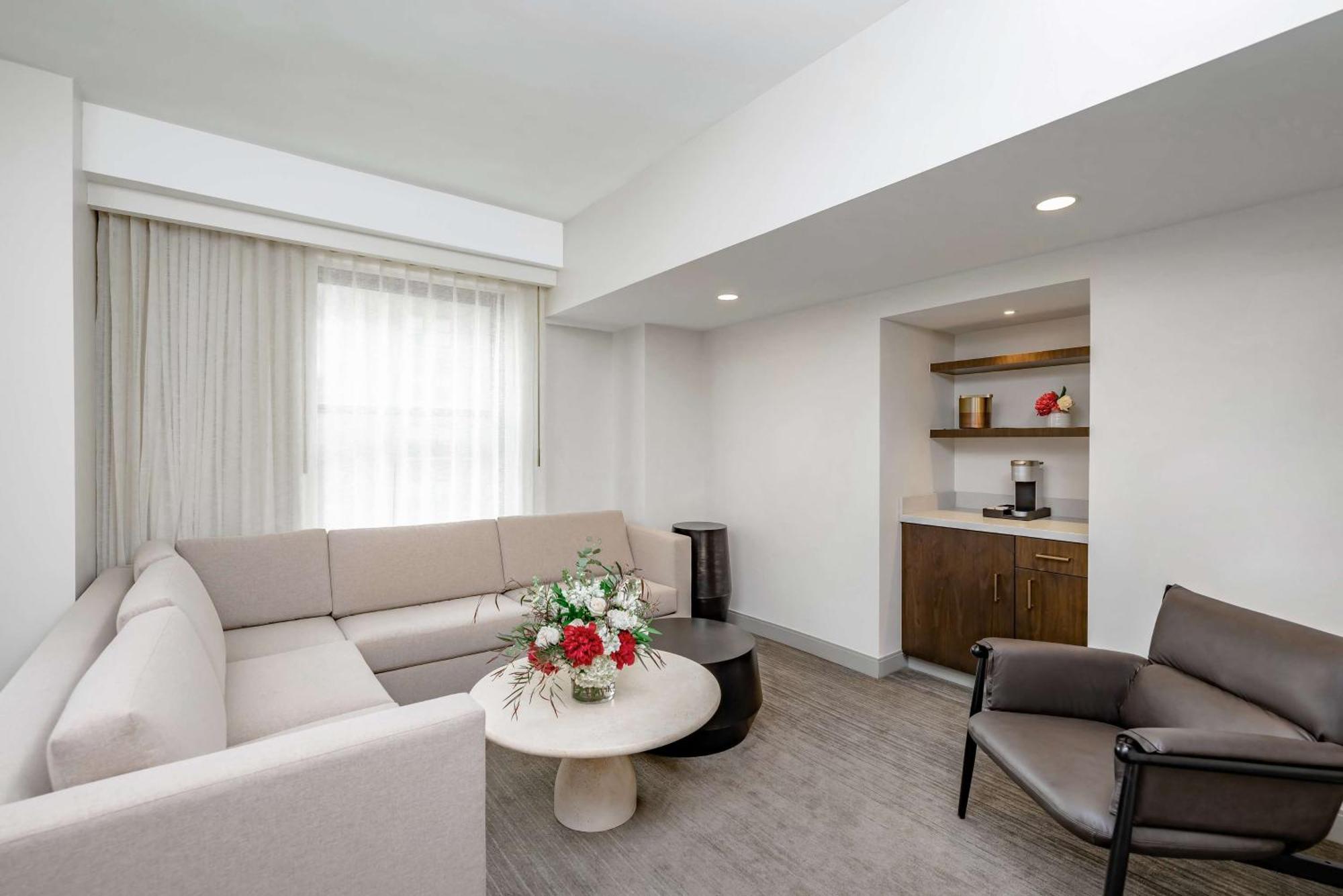 Hotel Fort Des Moines, Curio Collection By Hilton Exteriör bild