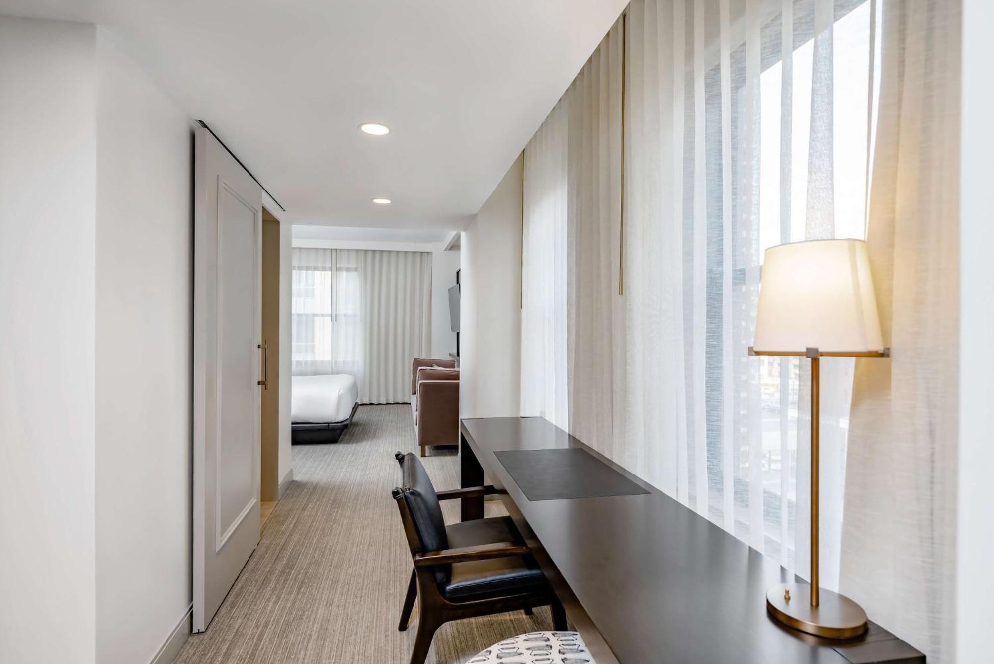 Hotel Fort Des Moines, Curio Collection By Hilton Exteriör bild