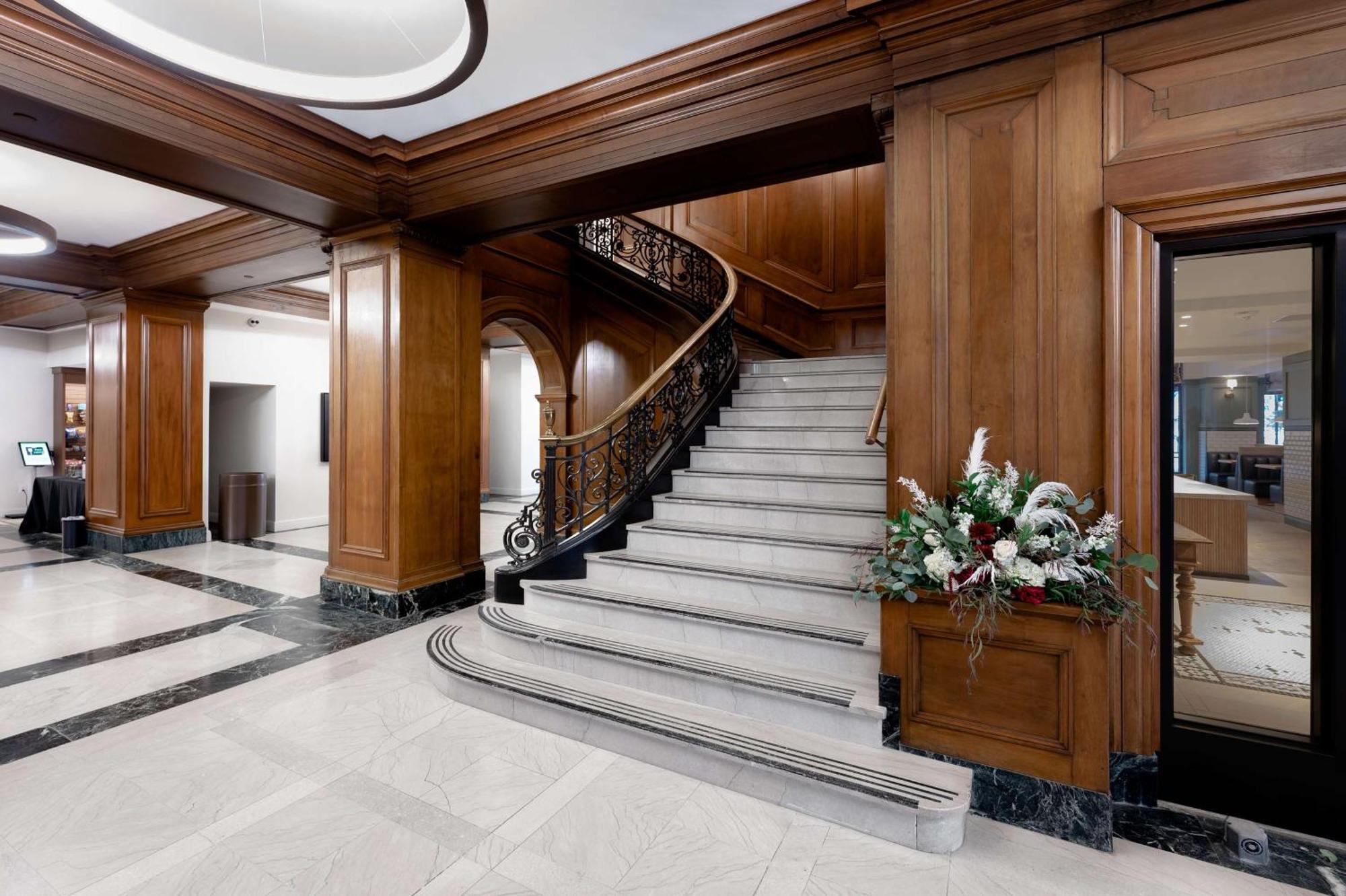 Hotel Fort Des Moines, Curio Collection By Hilton Exteriör bild