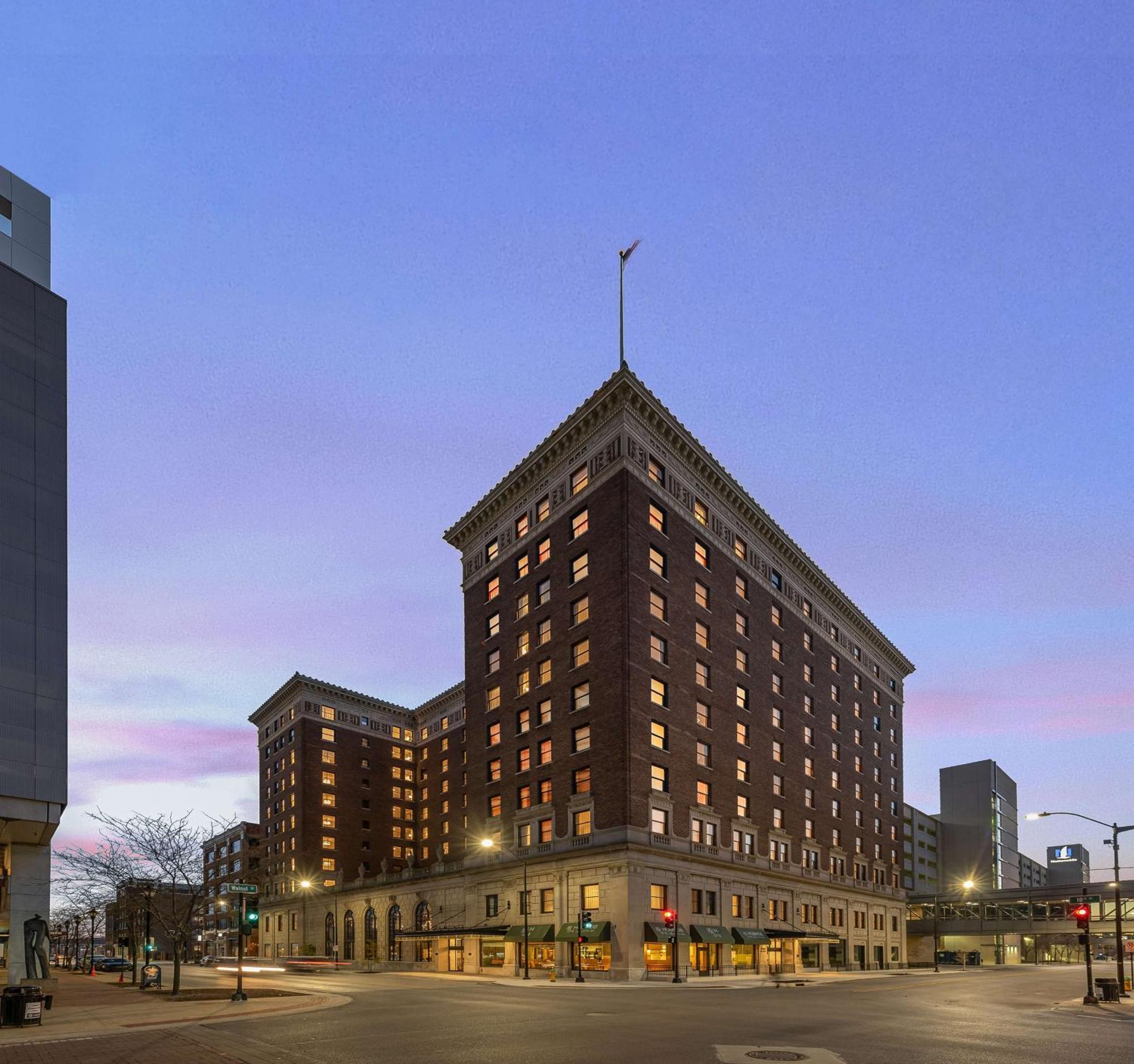 Hotel Fort Des Moines, Curio Collection By Hilton Exteriör bild